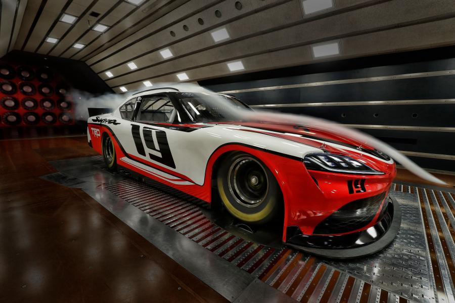  Toyota Xfinity Supra 2019 года  (фото 11 из 19)